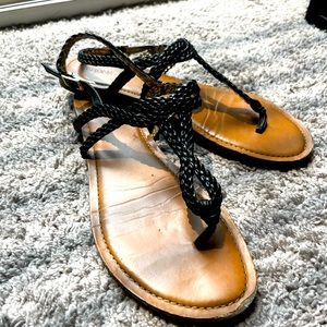 Merida black sandals